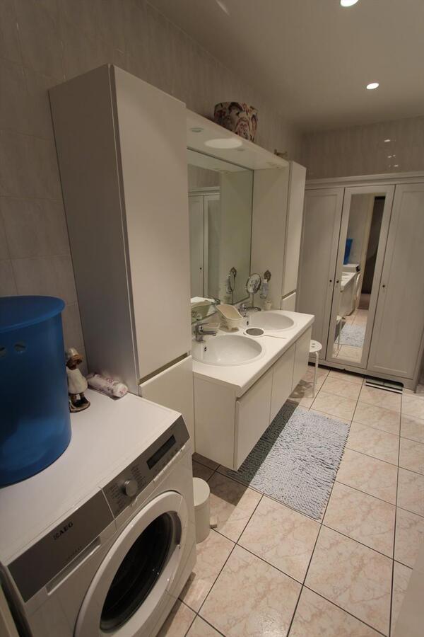 Instapklaar appartement met garage te Roeselare 