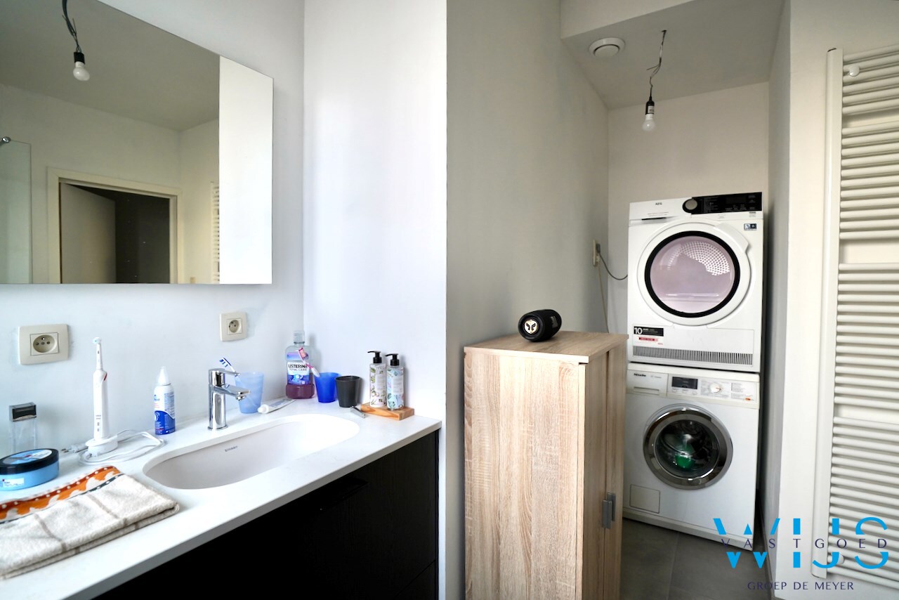 Volledig gerenoveerd woonhuis op 750m&#178; in hartje Ertvelde ! 