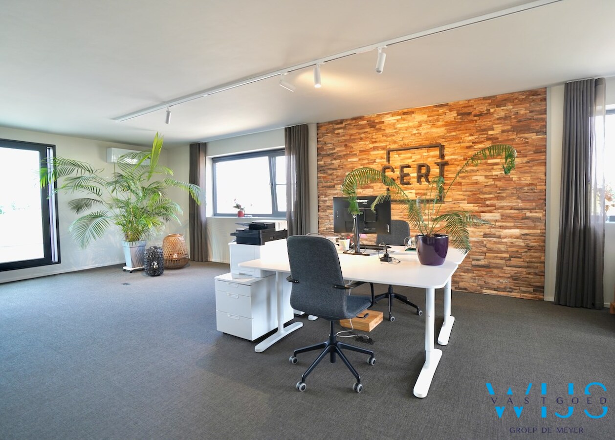 Zeer tof kantoor van 130m&#178; te Assenede ! 