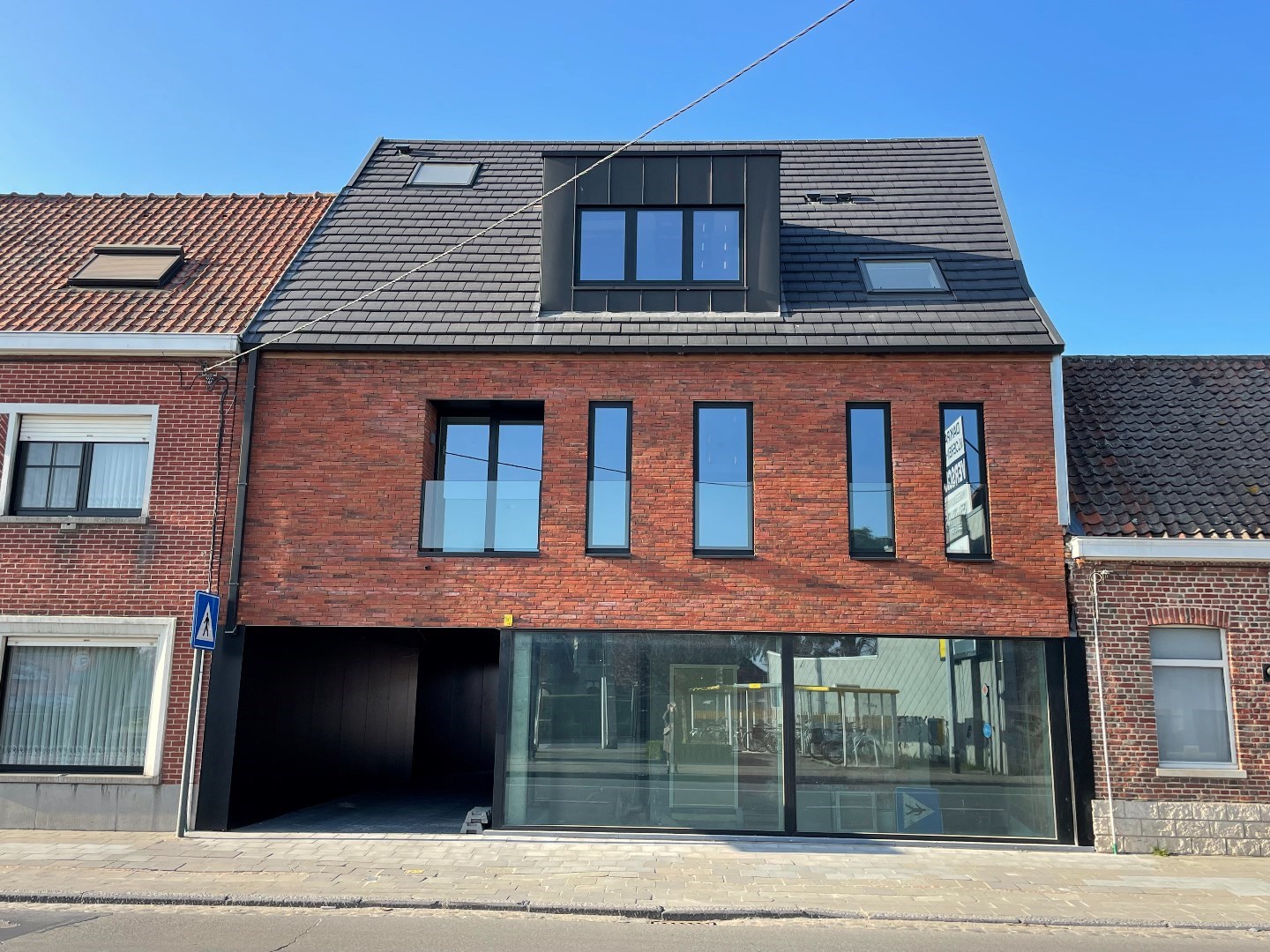 Nieuwbouw appartement met 1 slaapkamer en terras te Desselgem. 