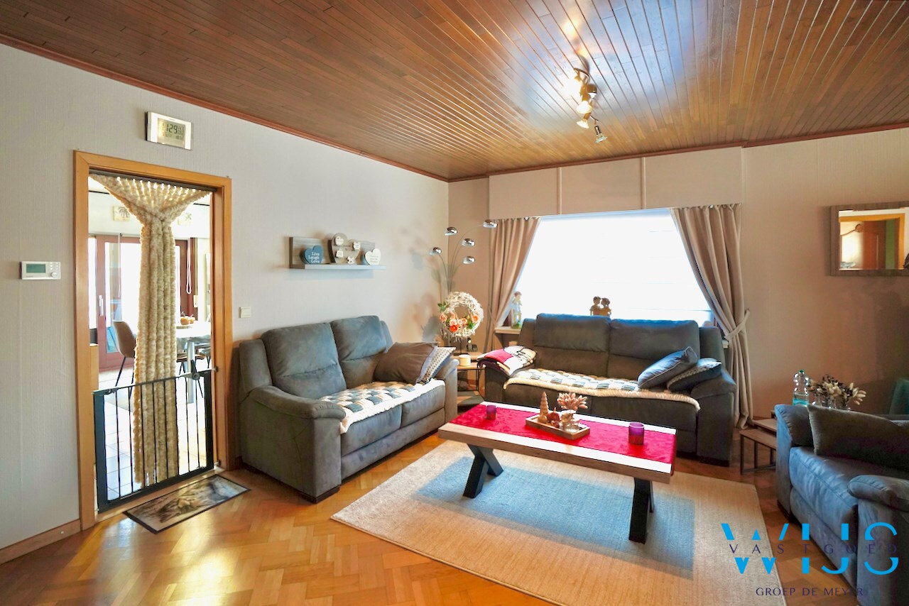 Woonhuis op 1000m&#178; in hartje Ertvelde ! 