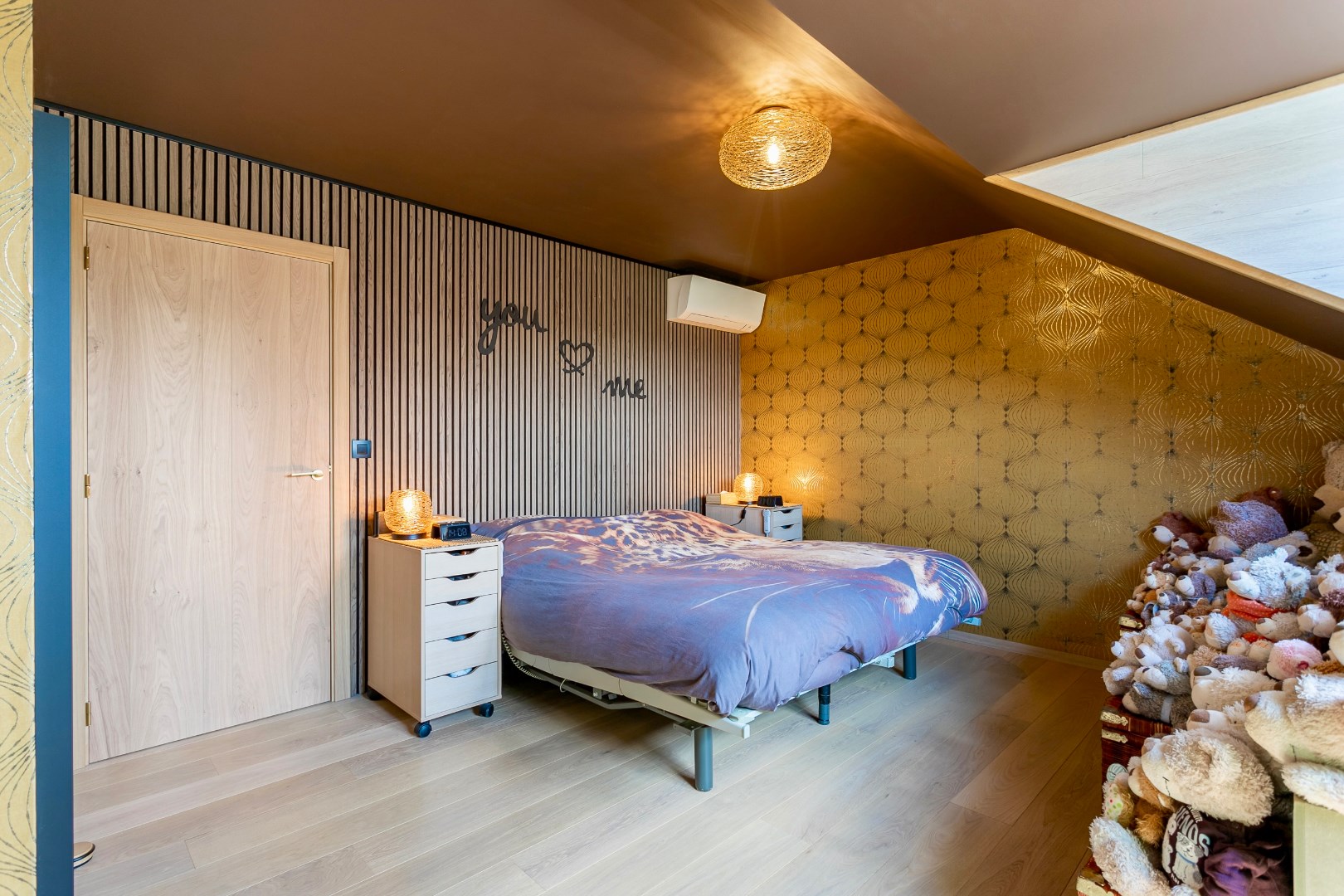 Rustig gelegen, energiezuinige woning op +/- 7a te Buizingen. 
