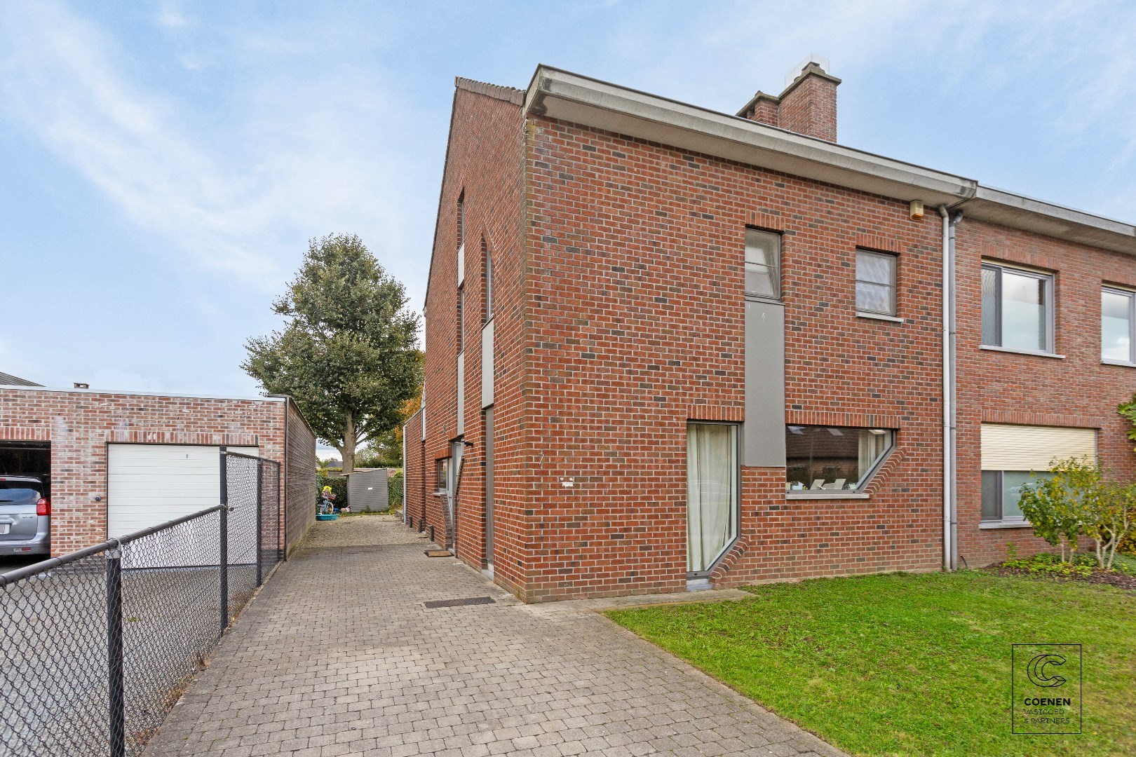 Ruime en instapklare woning met  4 slpk&#39;s en een bew opp van 214 m&#178; te Wommelgem! 