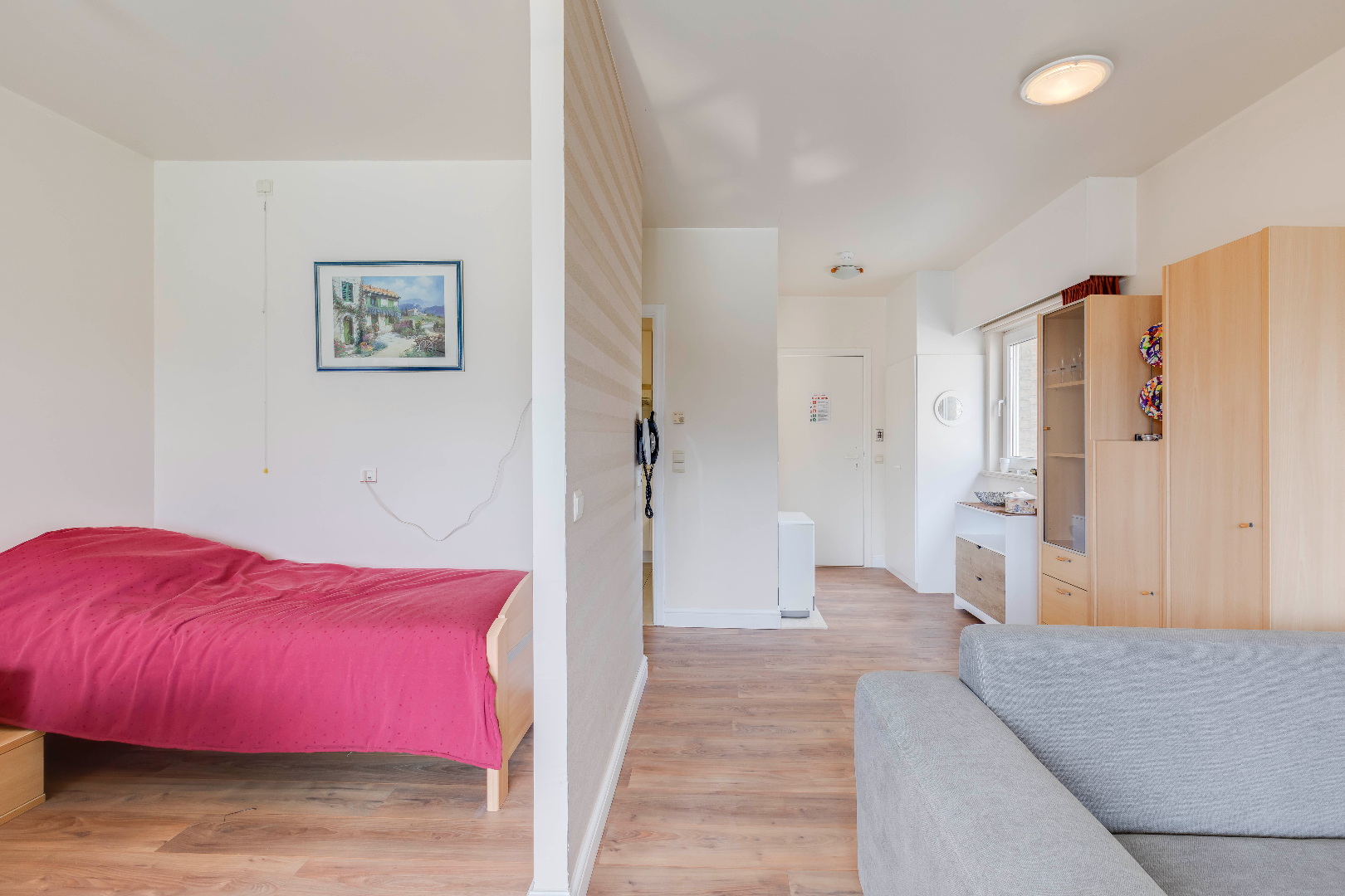 Instapklare &quot;airbnb studio&quot; met terras en dagelijkse dienstverlening 