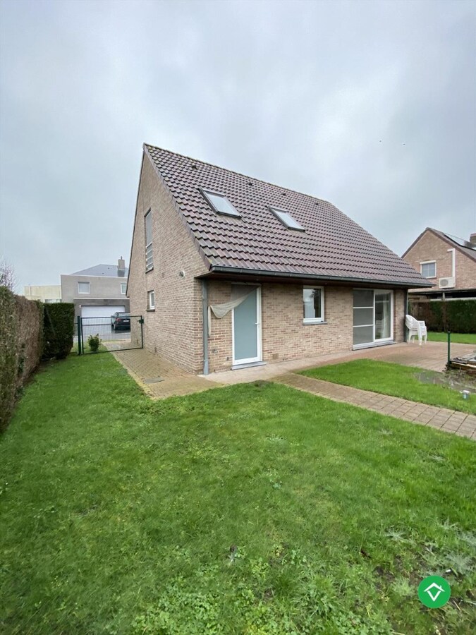 Alleenstaande woning met 3 slaapkamers en garage te Eernegem 