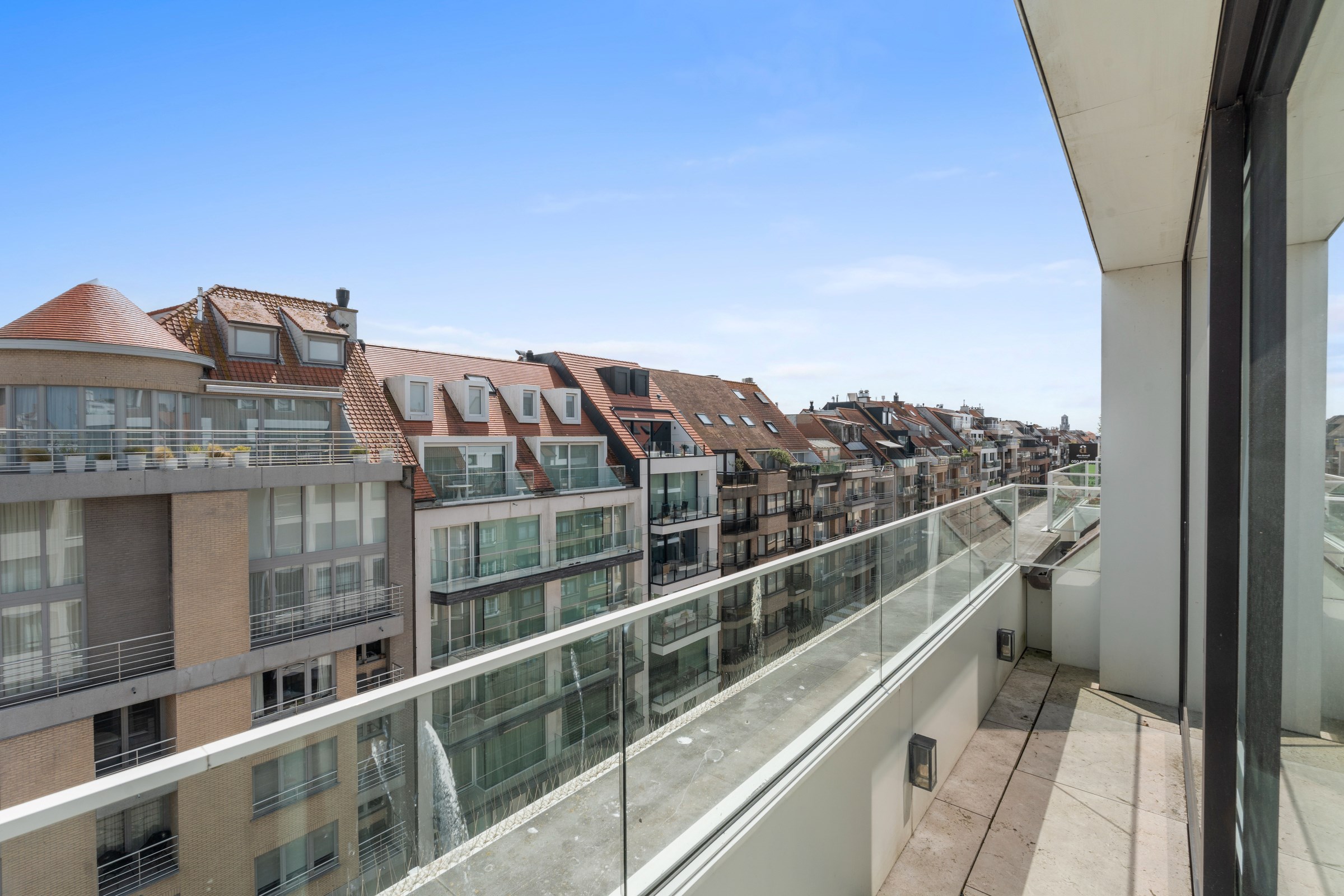 Luxueus duplex-hoekappartement, voorzien van alle comfort, nabij het Rubensplein (Mogelijkheid tot aankoop van een inpandige garage-staanplaats) 