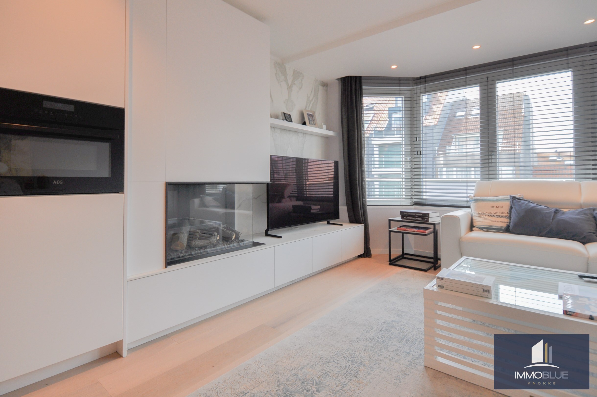 Volledig gerenoveerd appartement gelegen in het commercieel centrum. 