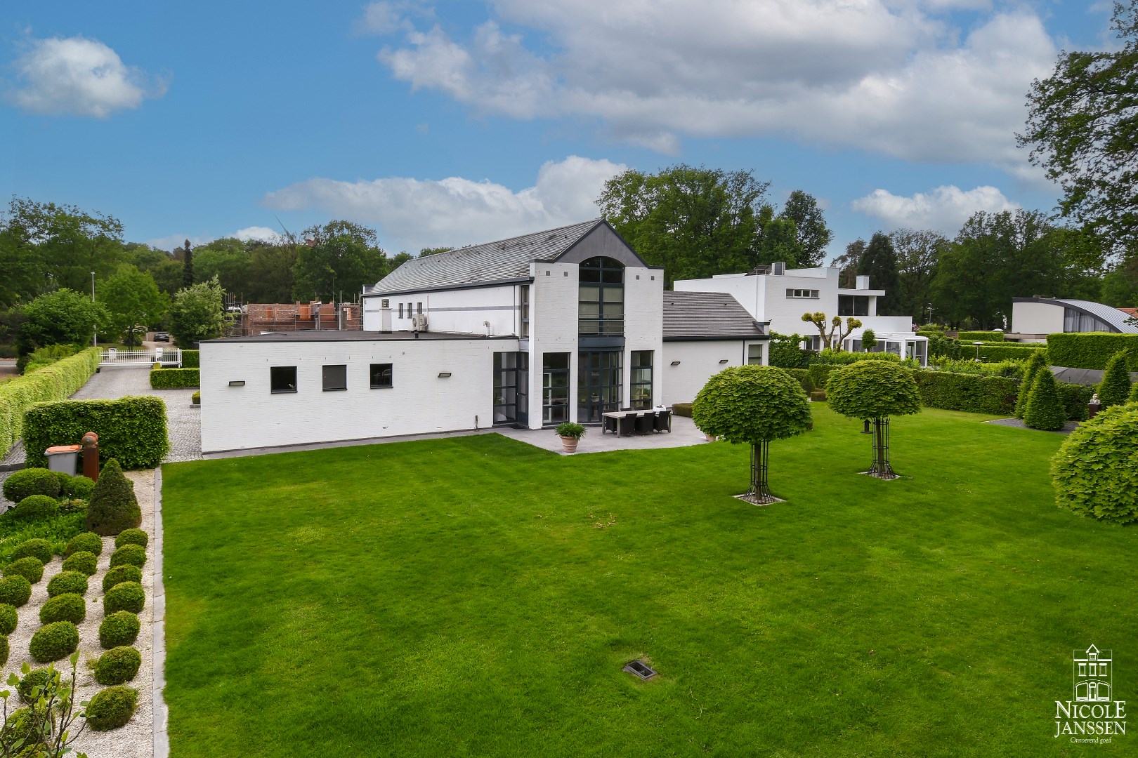 Moderne villa met speelse indeling 