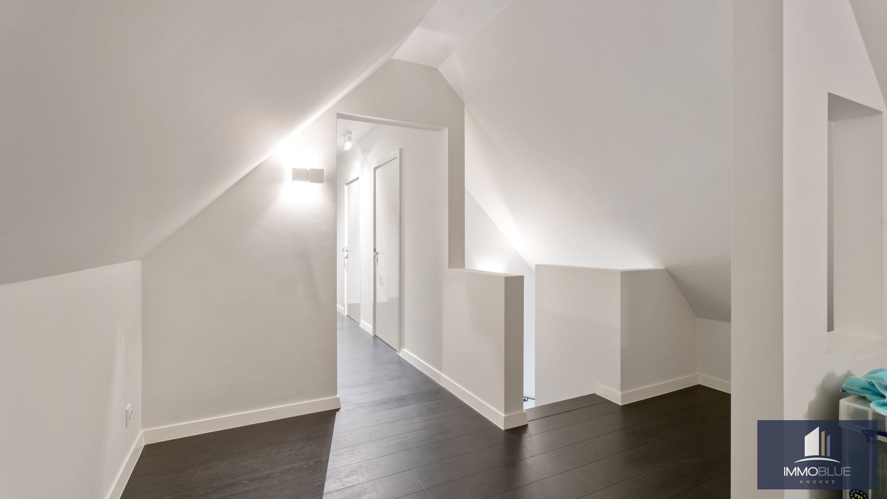 Exclusieve villa gelegen in een rustige, residenti&#235;le wijk . 
