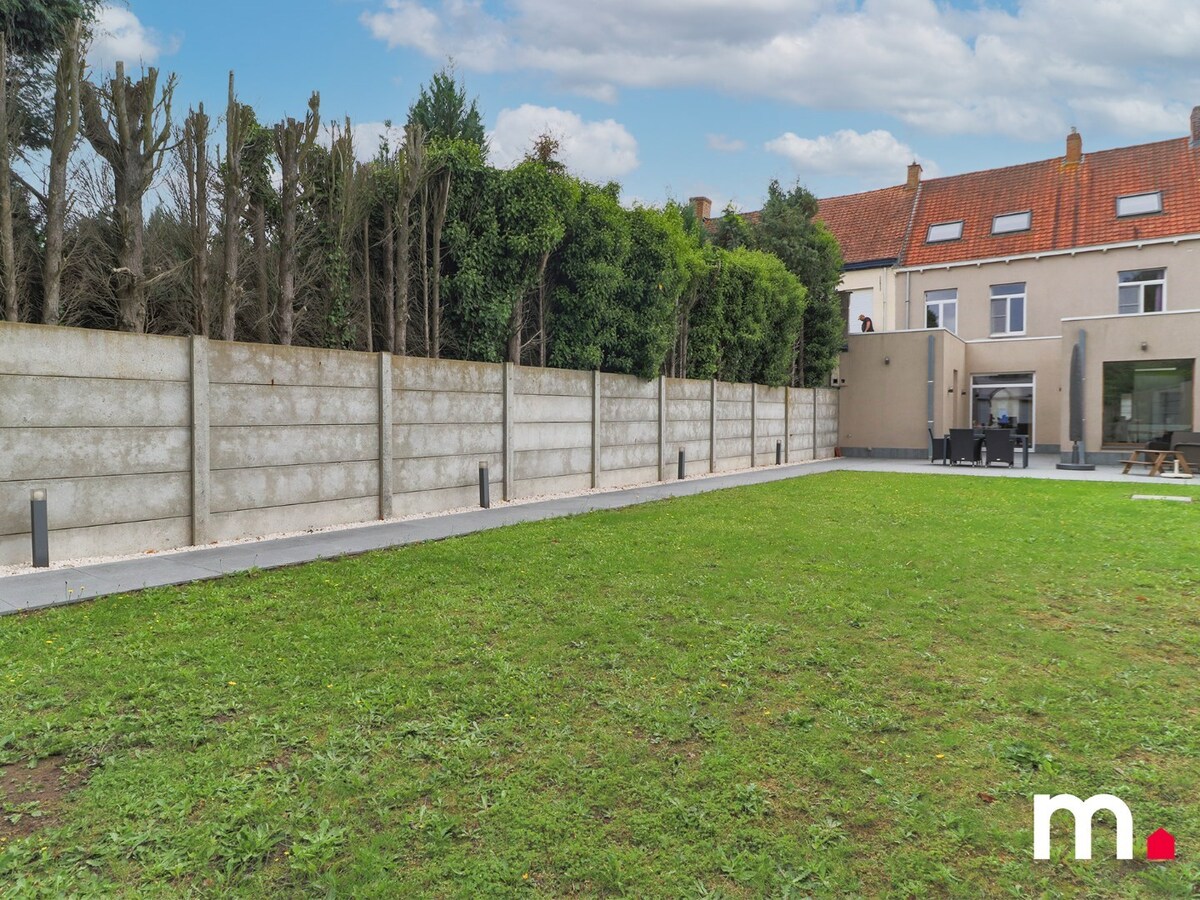 Prachtige herenwoning met 5 slaapkamers, tuin en uitweg! 