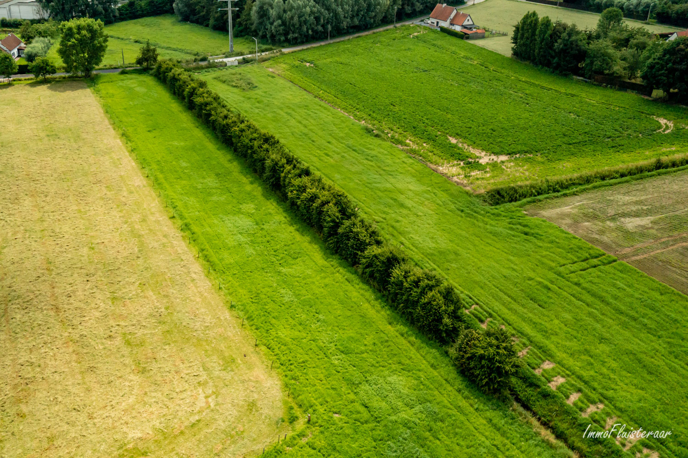 Historische gesloten vierkante hoeve op circa 2ha. 