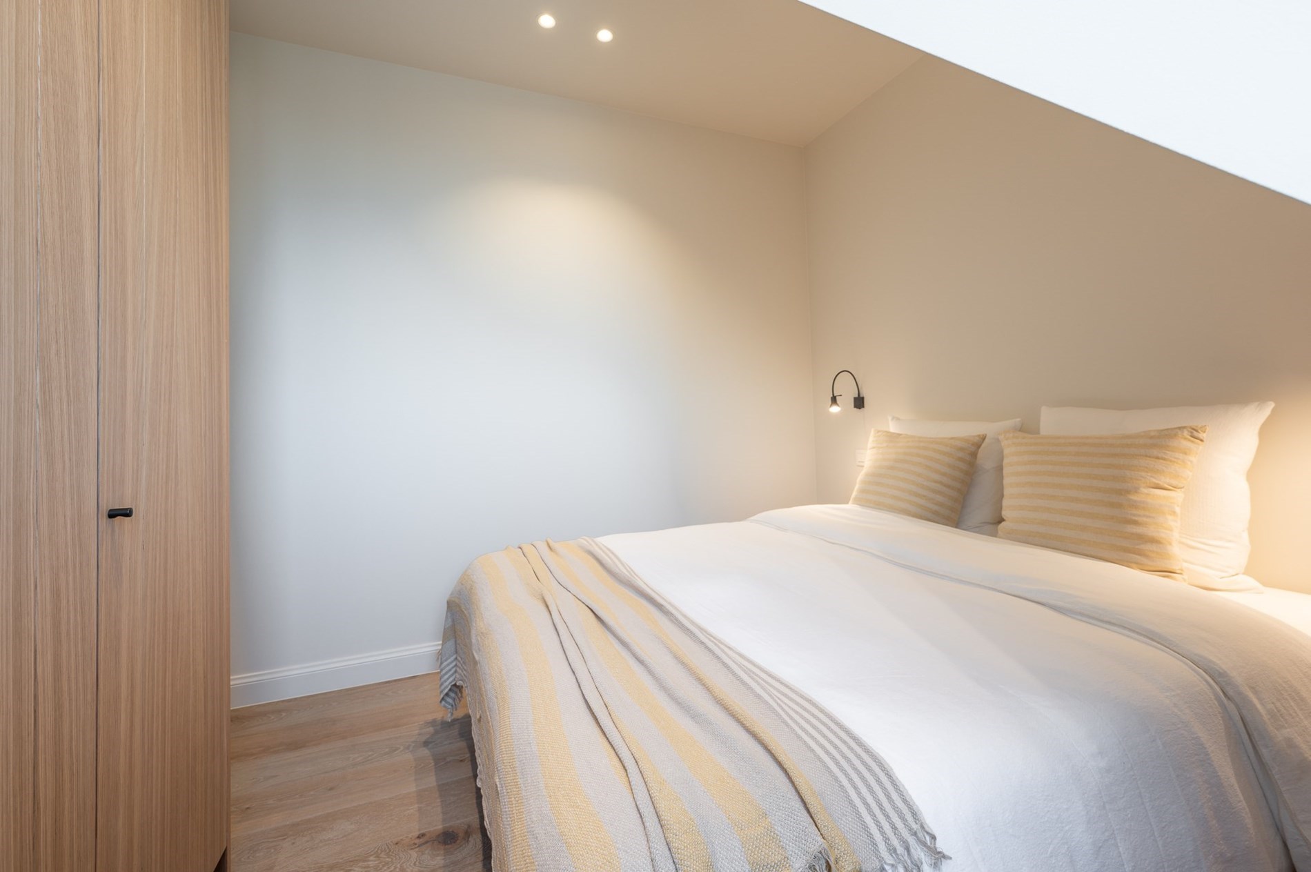 Nieuwbouw duplex appartement met prachtige zichten op de minigolf en zijdelings zeezicht gelegen vlakbij de Kustlaan te Knokke. 