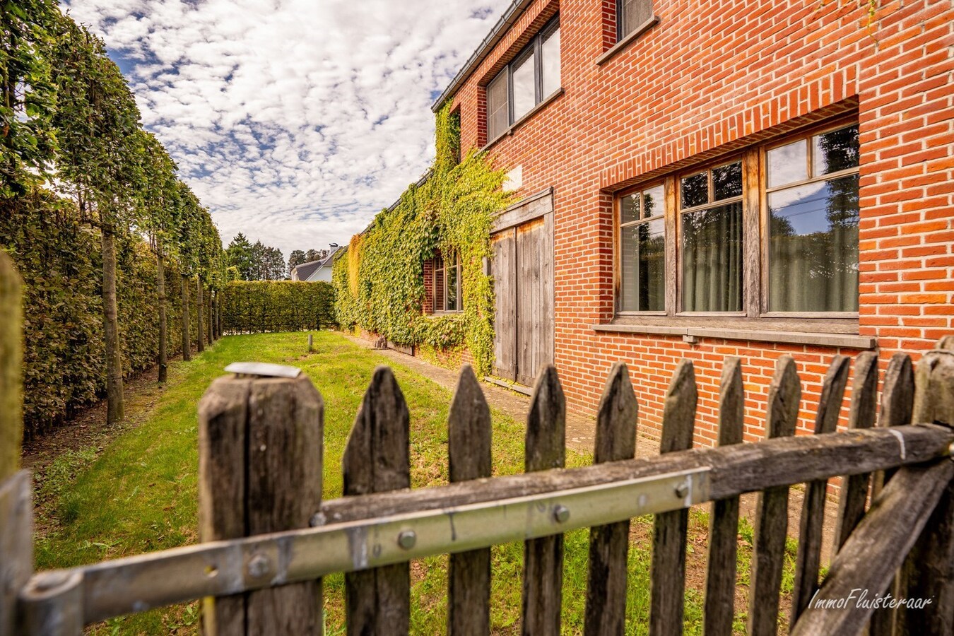 Charming farmhouse with horse breeding on approx. 4.5 ha/11,12 acres in Herentals (Antwerp) 