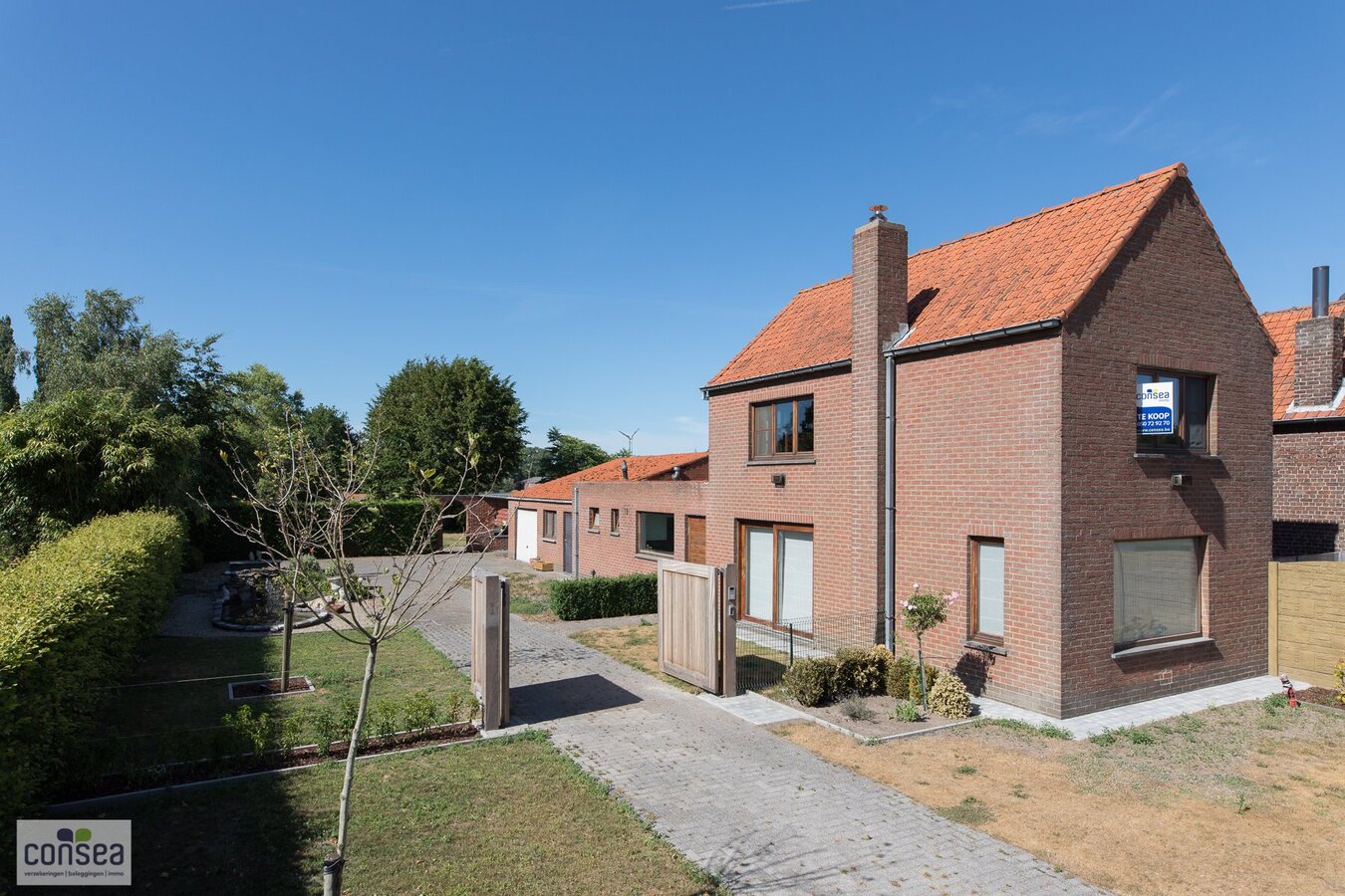 TE KOOP: VRIJSTAANDE WONING OP EEN MAGNIFIEK STUK GROND. 