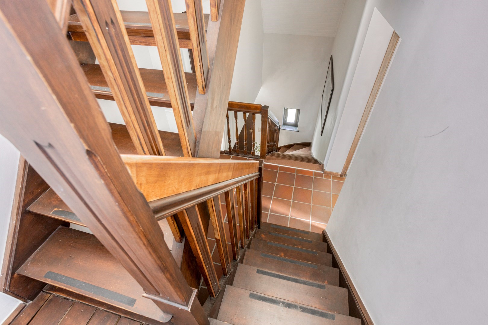 Rustig gelegen open bebouwing met 5 slaapkamers, 3 badkamers, dubbele garage en zonnige tuin in Tervuren – EPC 201 kWh/m&#178; – bewoonbare oppervlakte 339 m&#178; 
