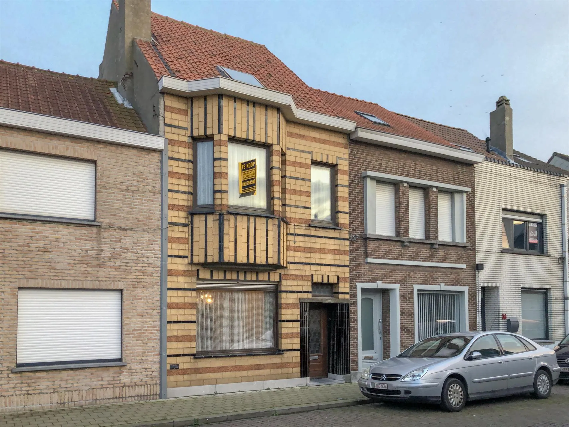 Ruime karaktervolle woning te Bredene met 4 slaapkamers en uitweg achteraan!