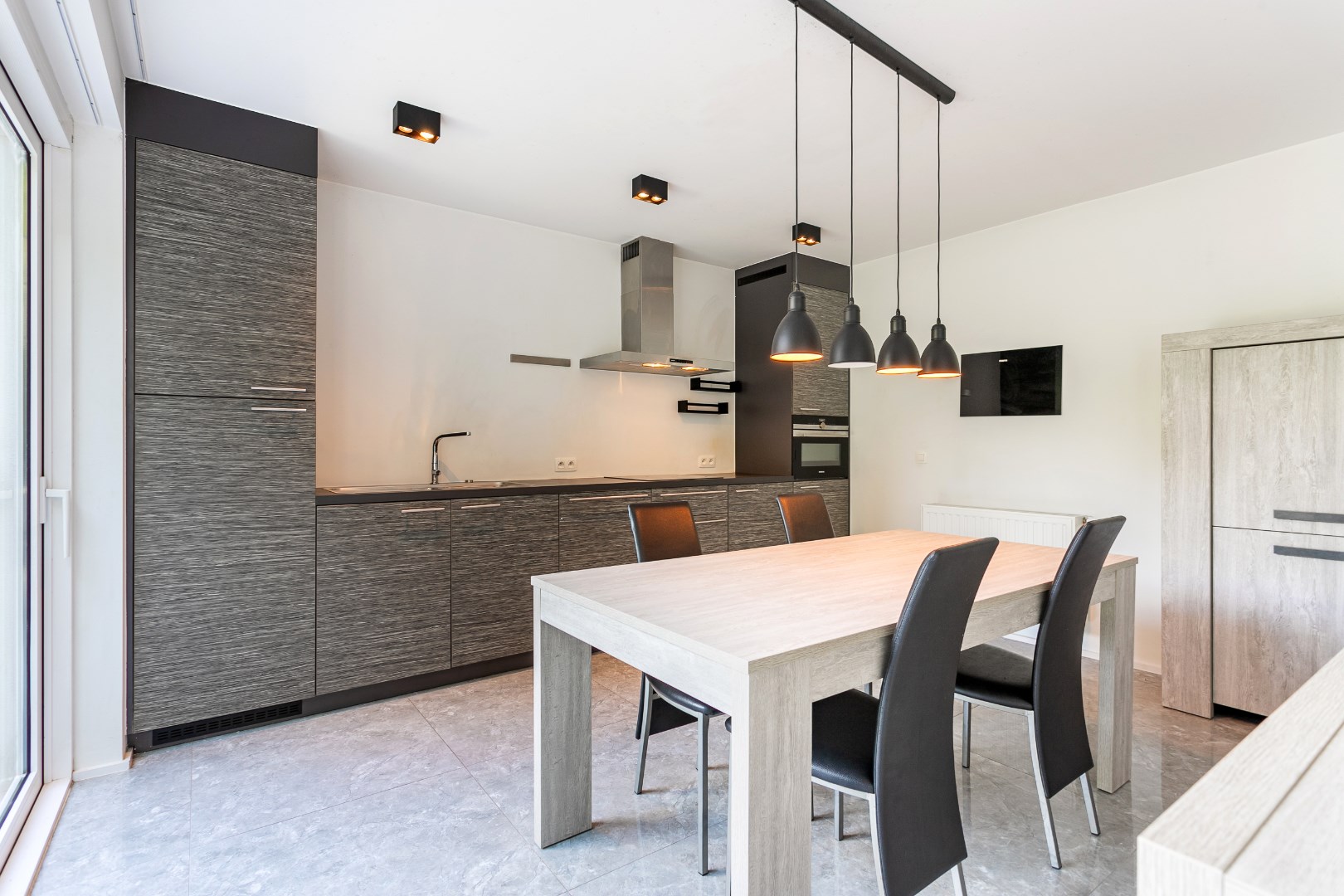Recent gelijkvloersappartement met TUIN, 2 slaapkamers, terras en kelderberging 