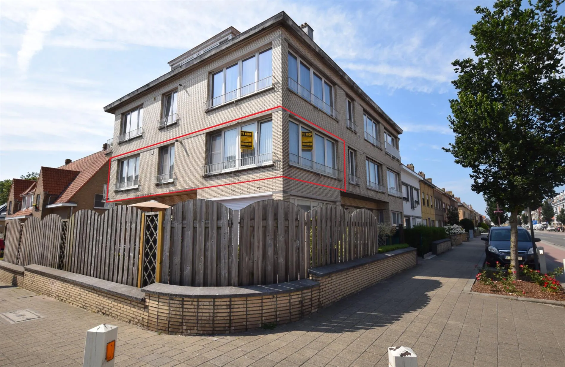 Op te frissen lichtrijk appartement (70 m²) met 2 slaapkamers, gelegen in het stadscentrum van Nieuwpoort