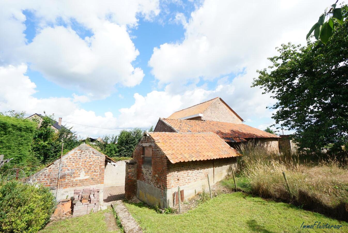 Landelijke te renoveren woning met weide en stalgebouwen op ca. 48 are te Horpmaal (Heers) 