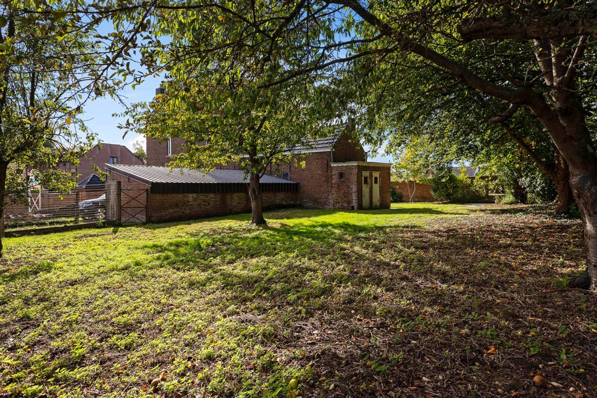 Characterful gentleman&#39;s residence with walled garden in Ophasselt 