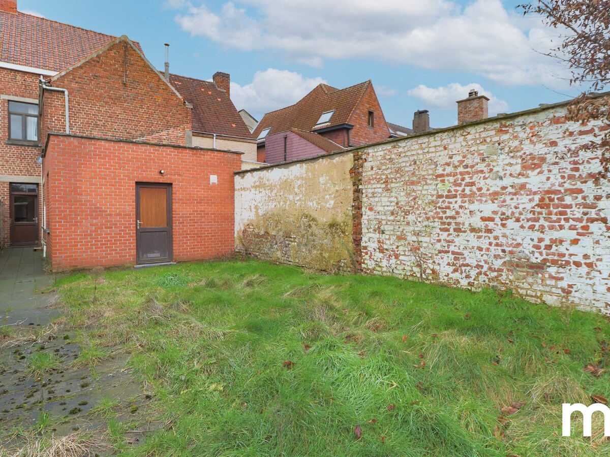 Woning te Deerlijk met zonnige tuin nabij het centrum met 5 slaapkamers! 