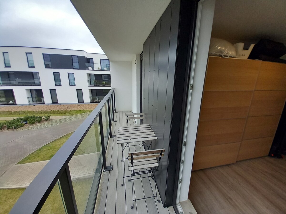 Ruim lichtrijk appartement op tweede verdieping 