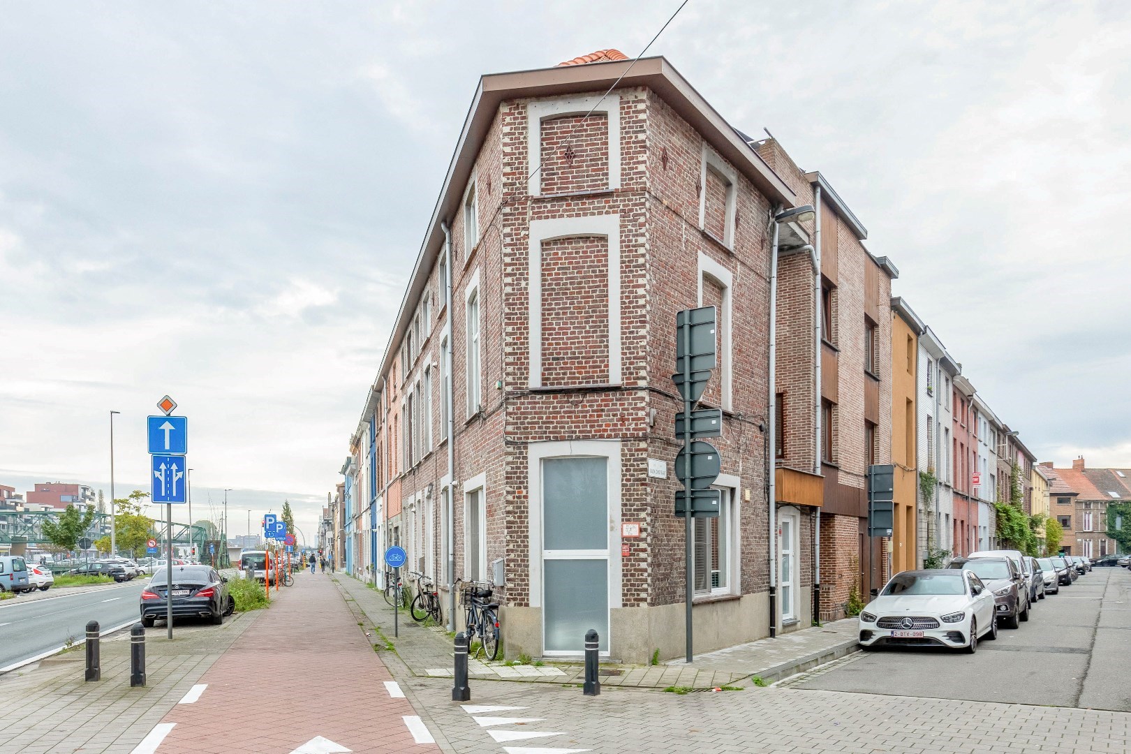 Ruime mooie hoekwoning nabij Gent centrum 