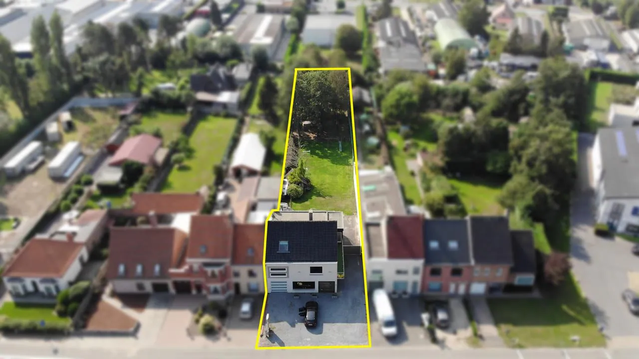 Prachtig afgewerkte handelswoning gelegen in het centrum van Gistel. 