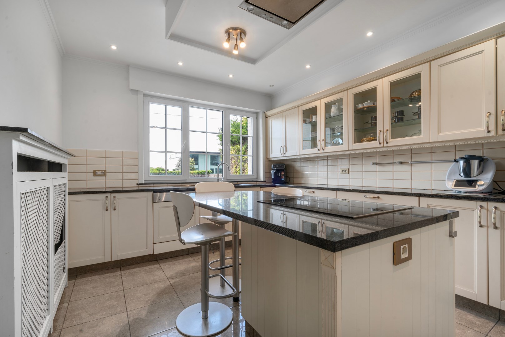 Stijlvolle villa met 5 slaapkamers op mooi perceel van 1325m&#178; 