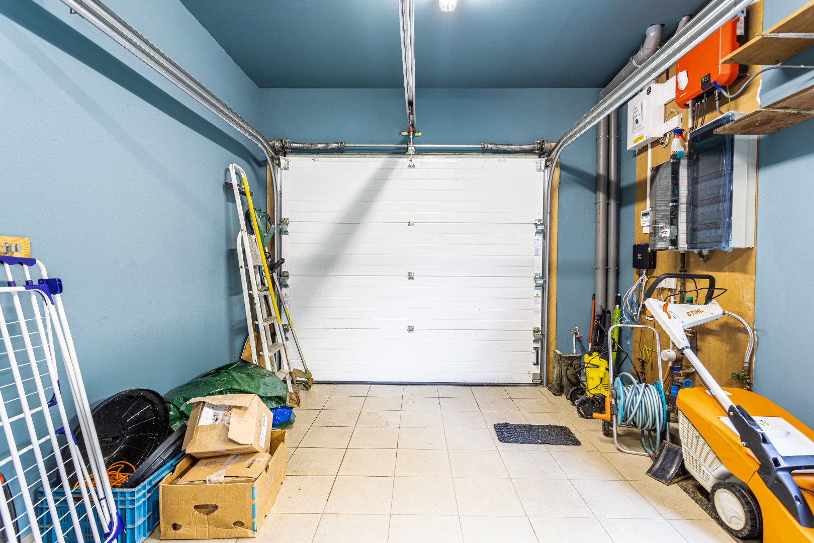 Maison moderne dans un endroit calme, avec 4-5 chambres, garage et jardin 