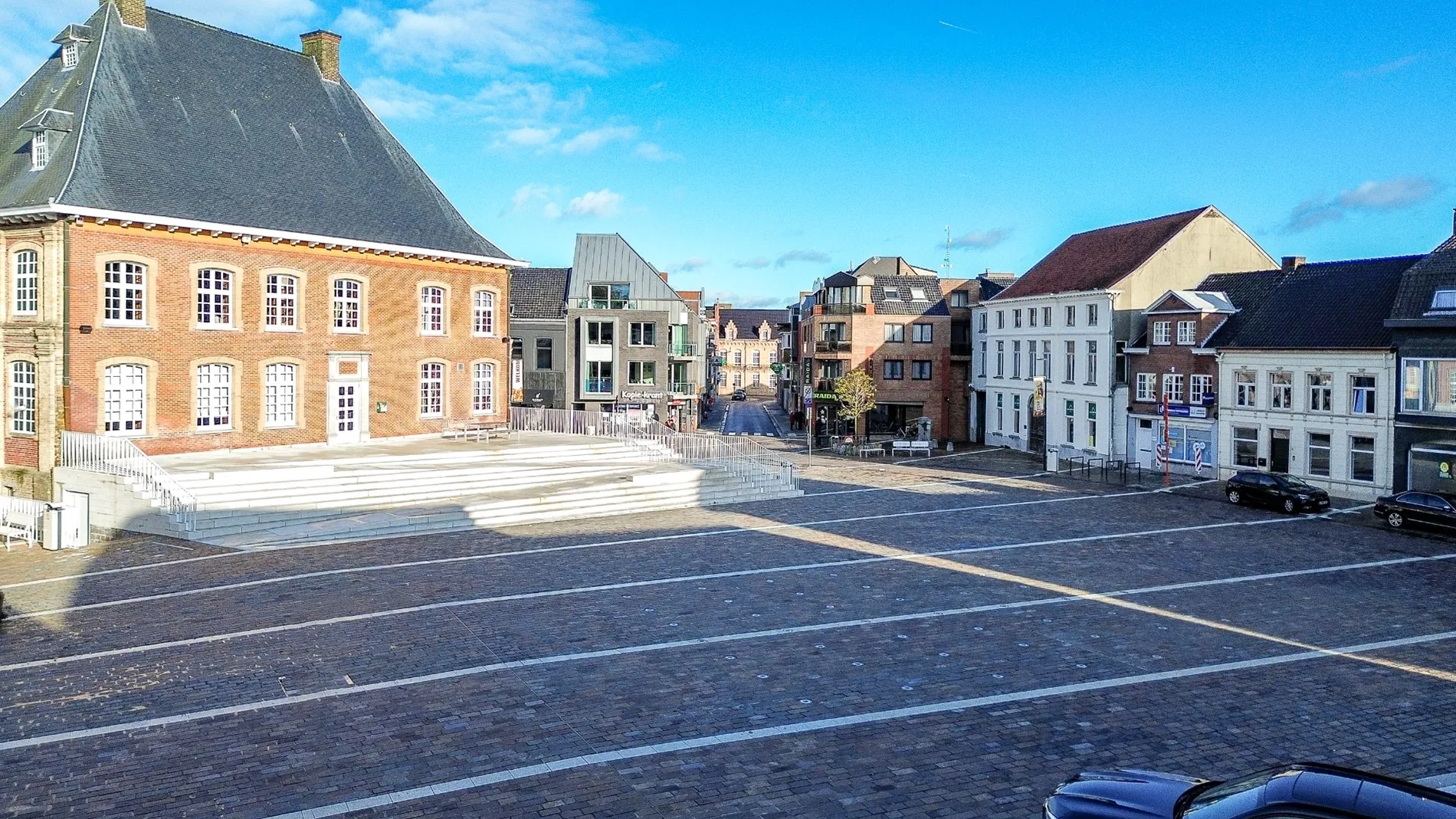 UNIEK AANBOD! Ruim appartement met zicht op de markt van Torhout!