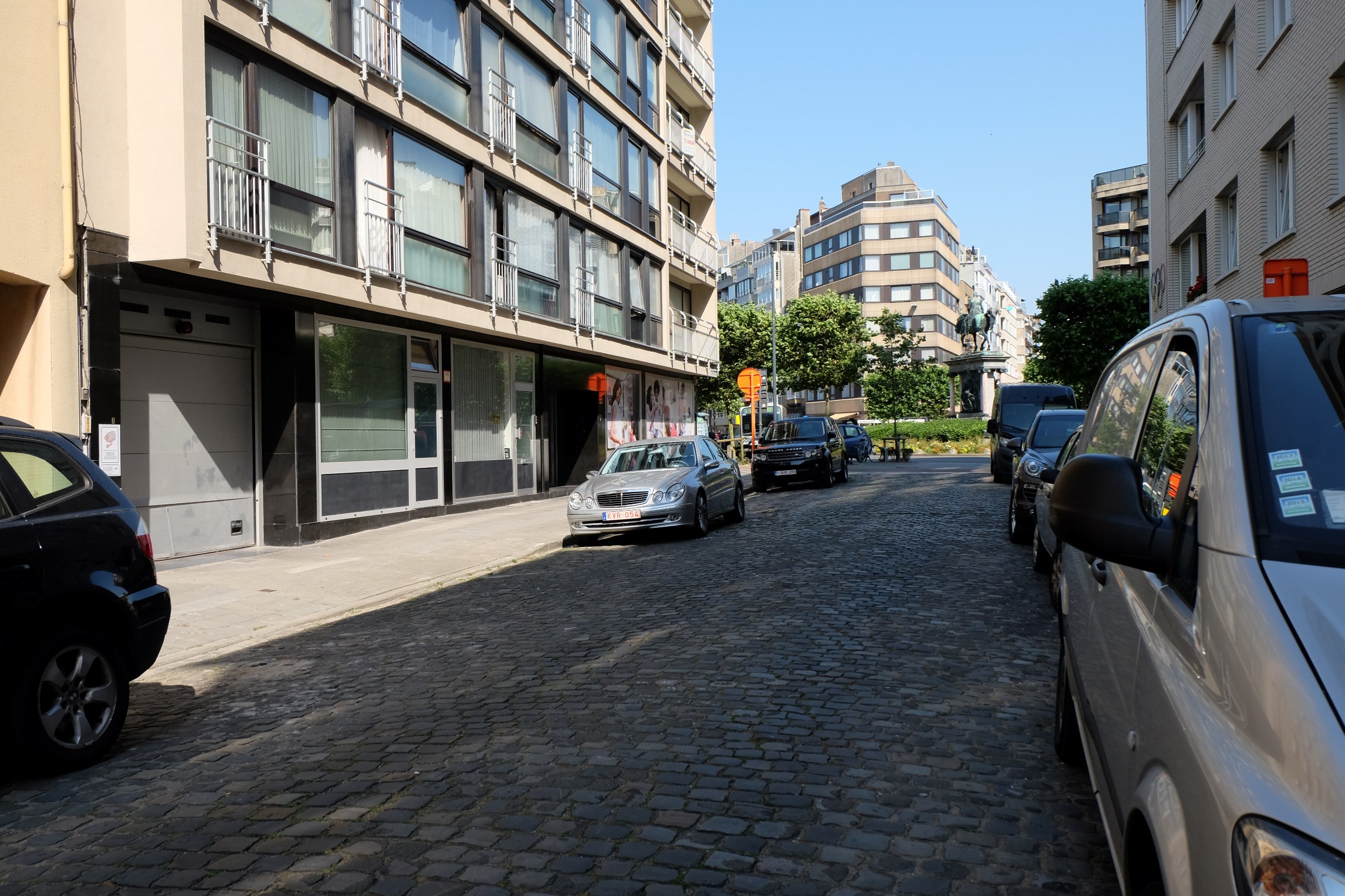 Centraal gelegen garagebox + autostaanplaats 