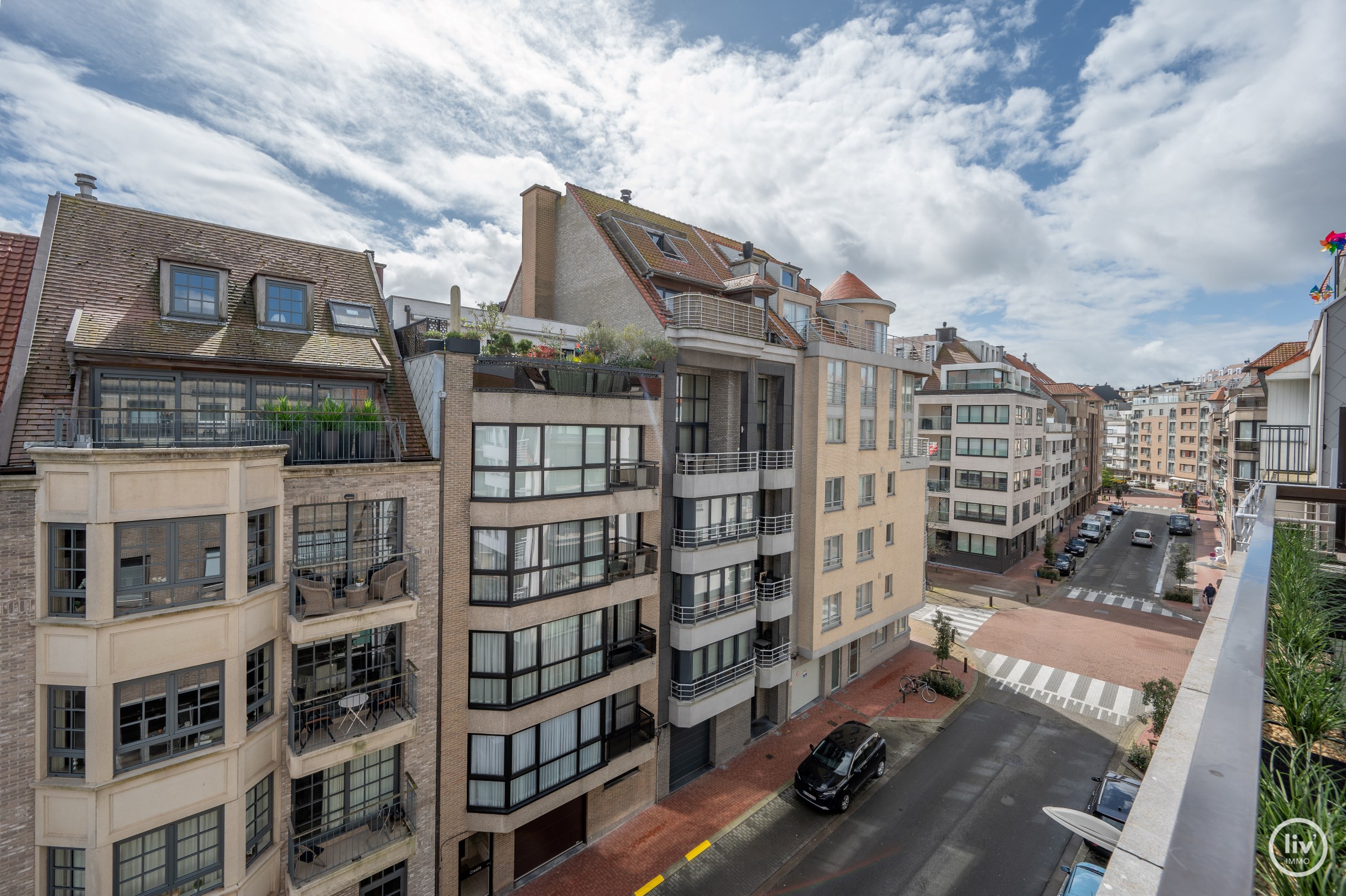 Bel appartement de 3 chambres avec une belle terrasse ensoleill&#233;e, id&#233;alement situ&#233; dans la rue Blancgarin, &#224; proximit&#233; de la digue &#224; Knokke. 