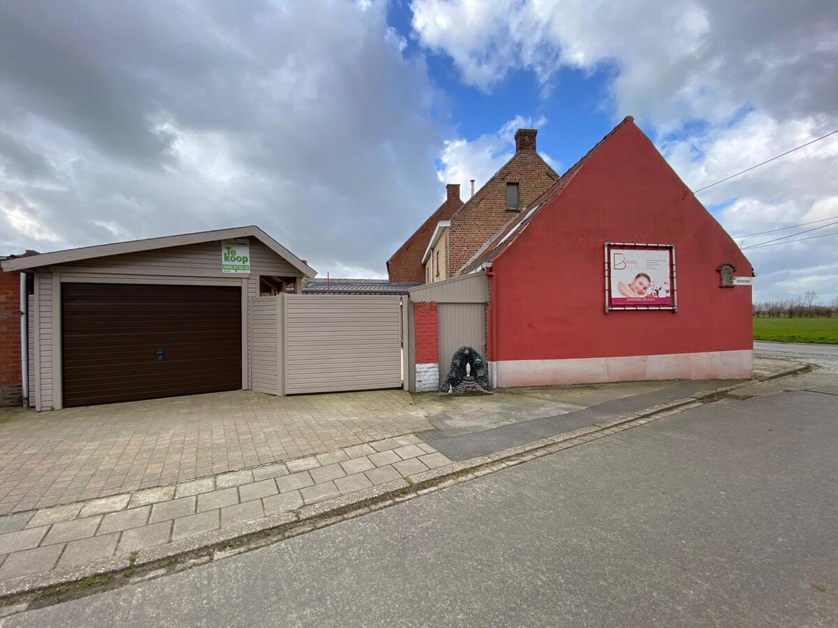 Woning met 4 slaapkamers en grote garage te Eernegem 