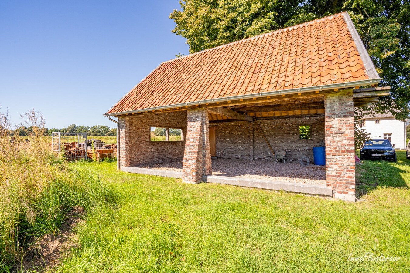 Unique farmhouse in an exceptional location on approximately 5 hectares in Peer. 