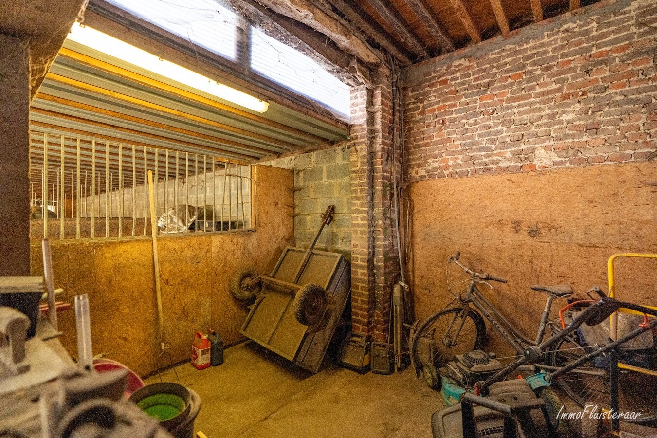 Charmante instapklare woning met paardenfaciliteiten op ca. 75a te Waanrode. 