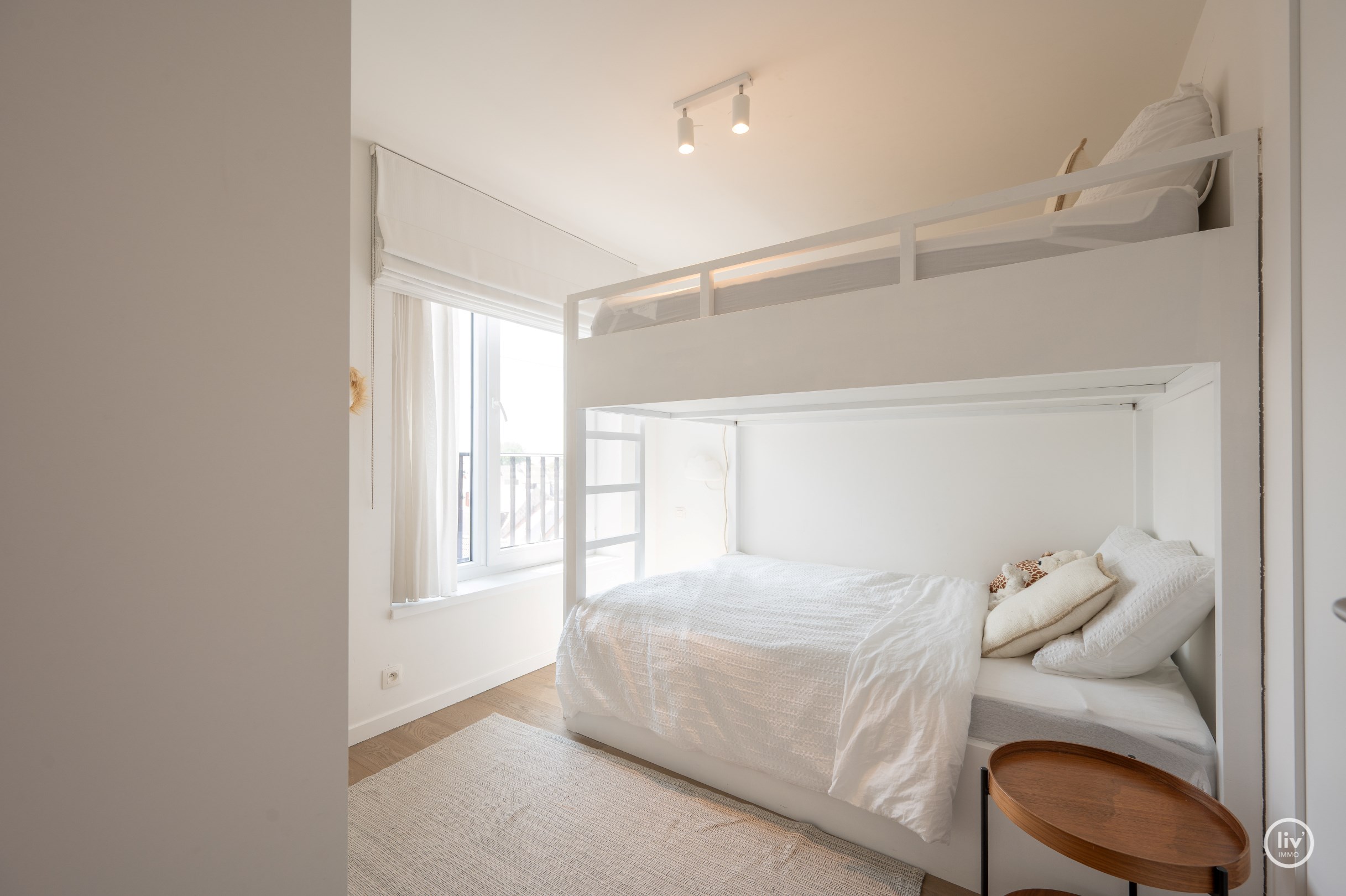 Appartement pr&#234;t &#224; emm&#233;nager (2021) avec vue d&#233;gag&#233;e sur la rue de Knokke, &#224; distance de marche de la digue de l&#39;Albertstrand. 