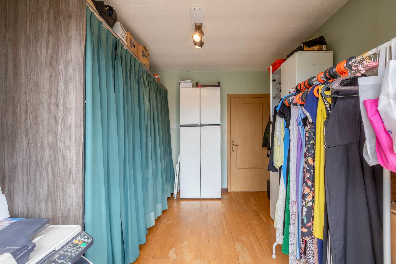 Op te frissen woning te Drongen 