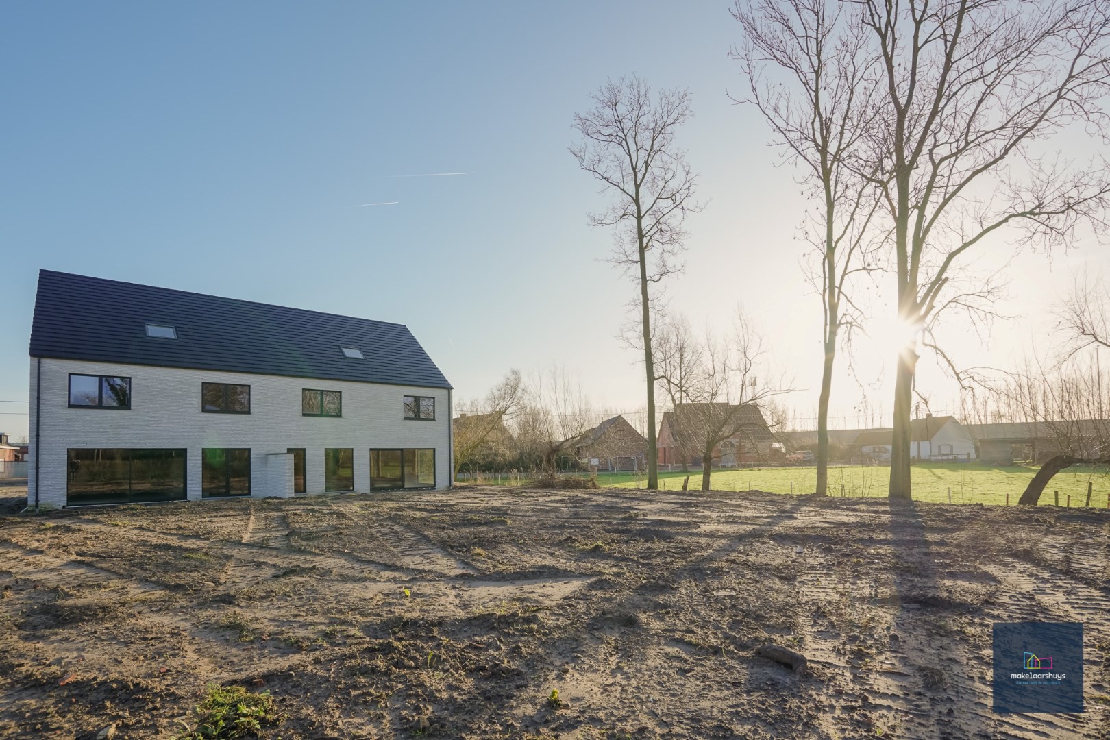 Halfopen casco villawoning met prachtig uitzicht en veel potentieel in Beervelde 