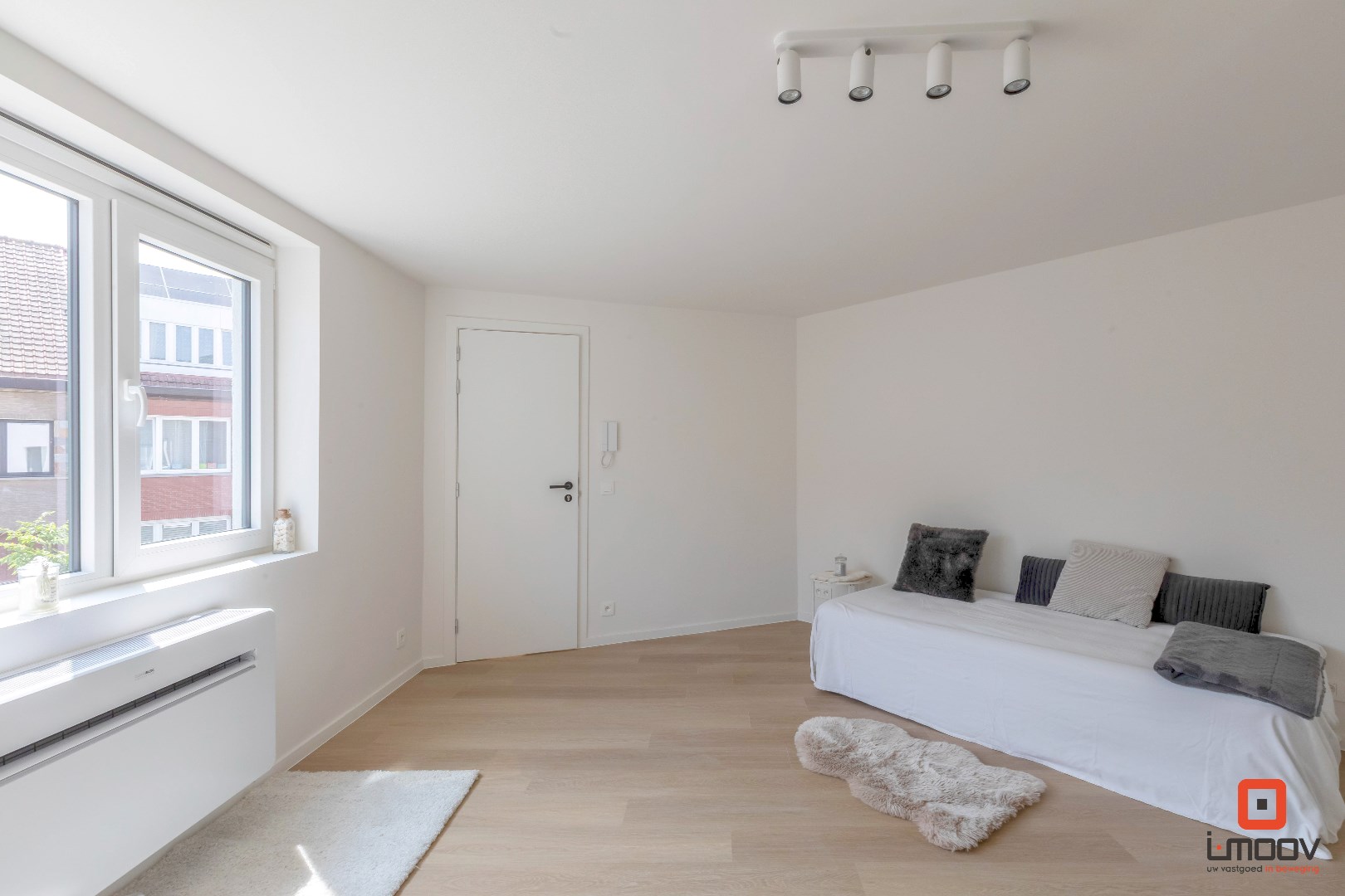 Gebouw met 3 gerenoveerde studio&#39;s nabij centrum 