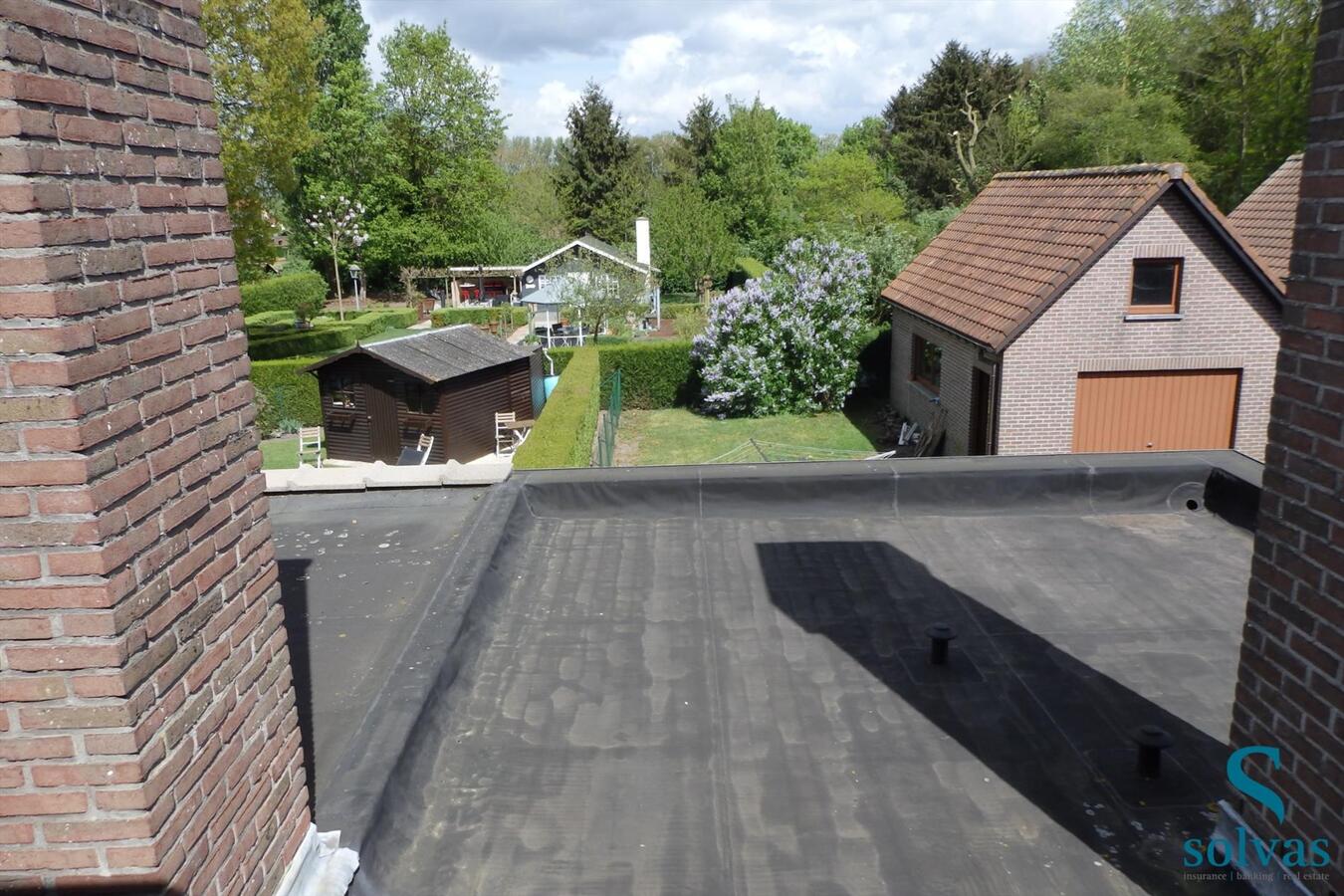 Ruime halfopenbebouwing met 4 slaapkamers en tuin 