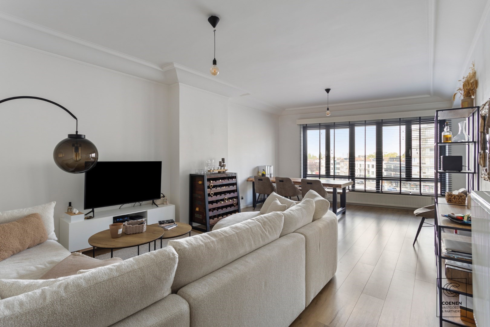 Prachtig gerenoveerd appartement met 2 slaapkamers, terras en bew. opp. van 80m2! 
