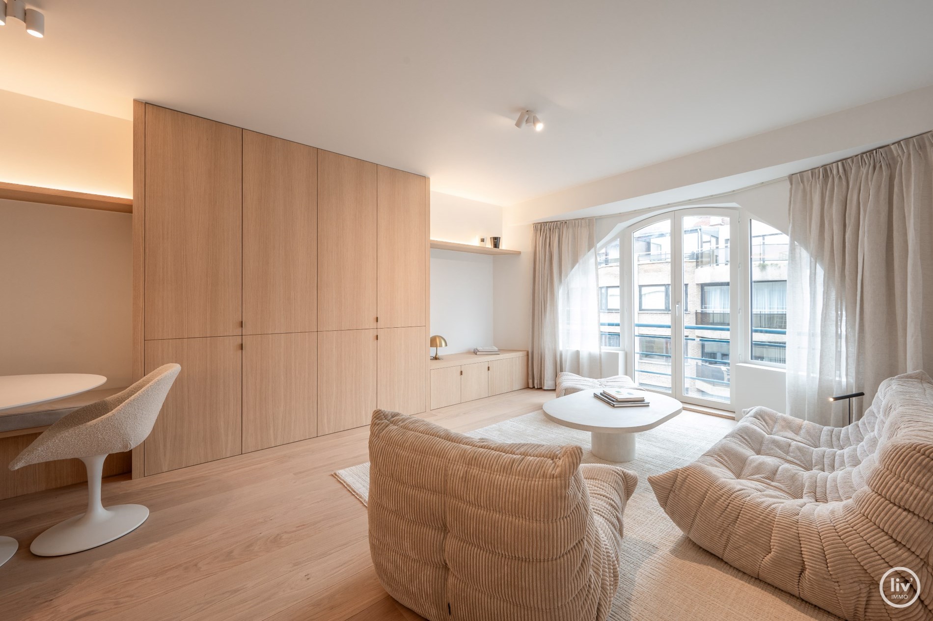 Prachtig gerenoveerd 2 slaapkamer appartement op de Lippenslaan met high-end afwerking 