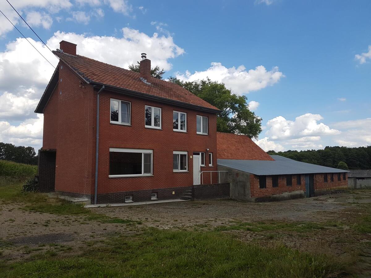 Te renoveren hoeve met stallen op een prachtige locatie (ca.4,51ha) 