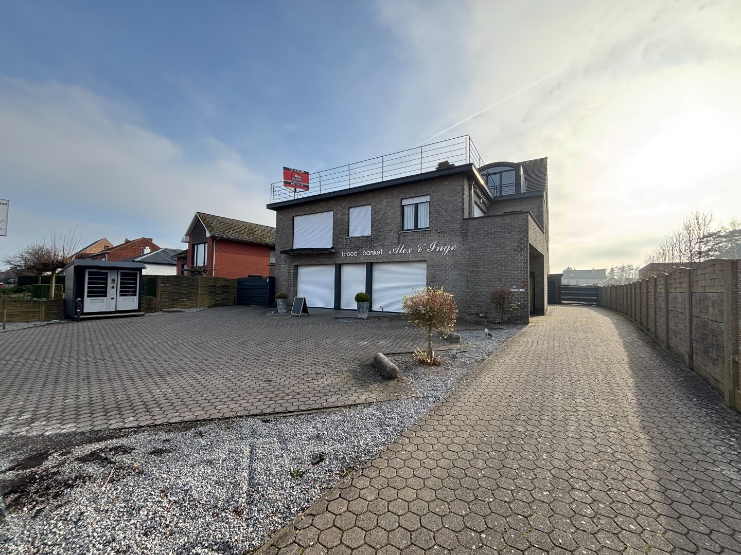 Instapklaar dakappartement met 2slpk. en ruim terras te Laakdal 