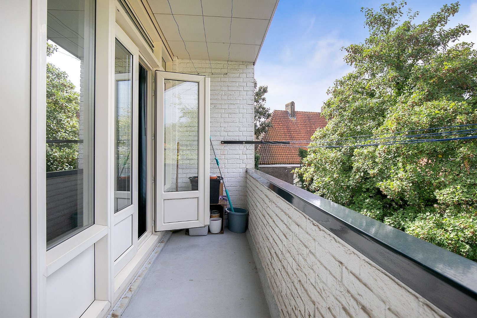Ruime en goed onderhouden 4-kamer maisonnette woning met 2 balkons op het Noordwesten, gelegen in de karakteristieke wijk Charlois. 