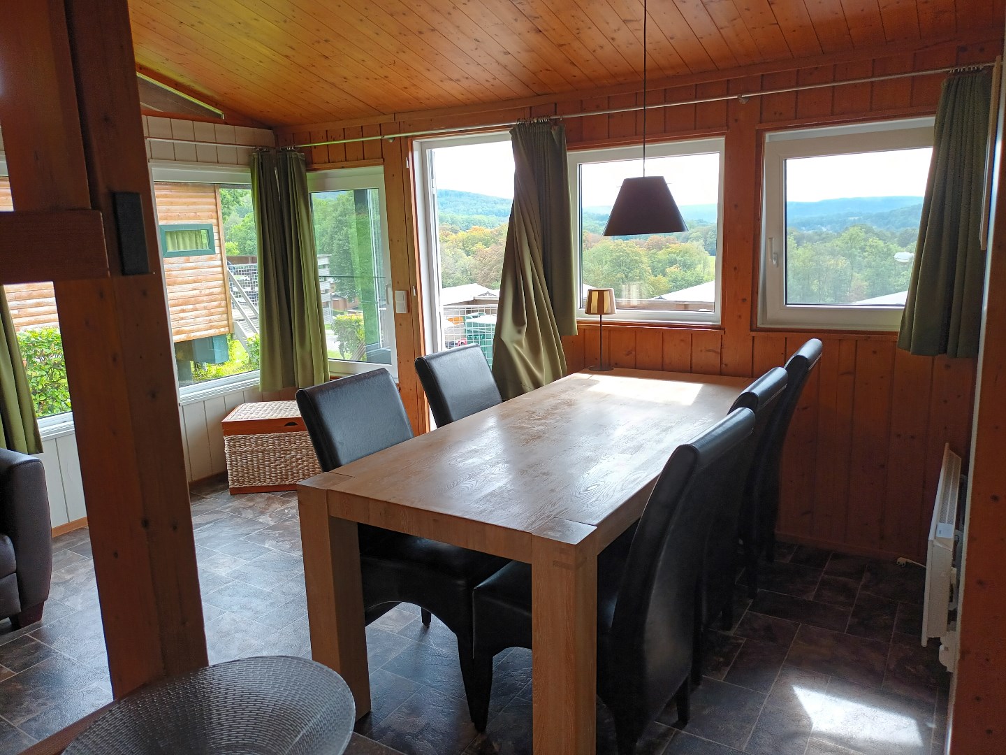 Charmante chalet met prachtige verzichten in vakantiepark te Blaimont ( 3 slaapkamers ) 