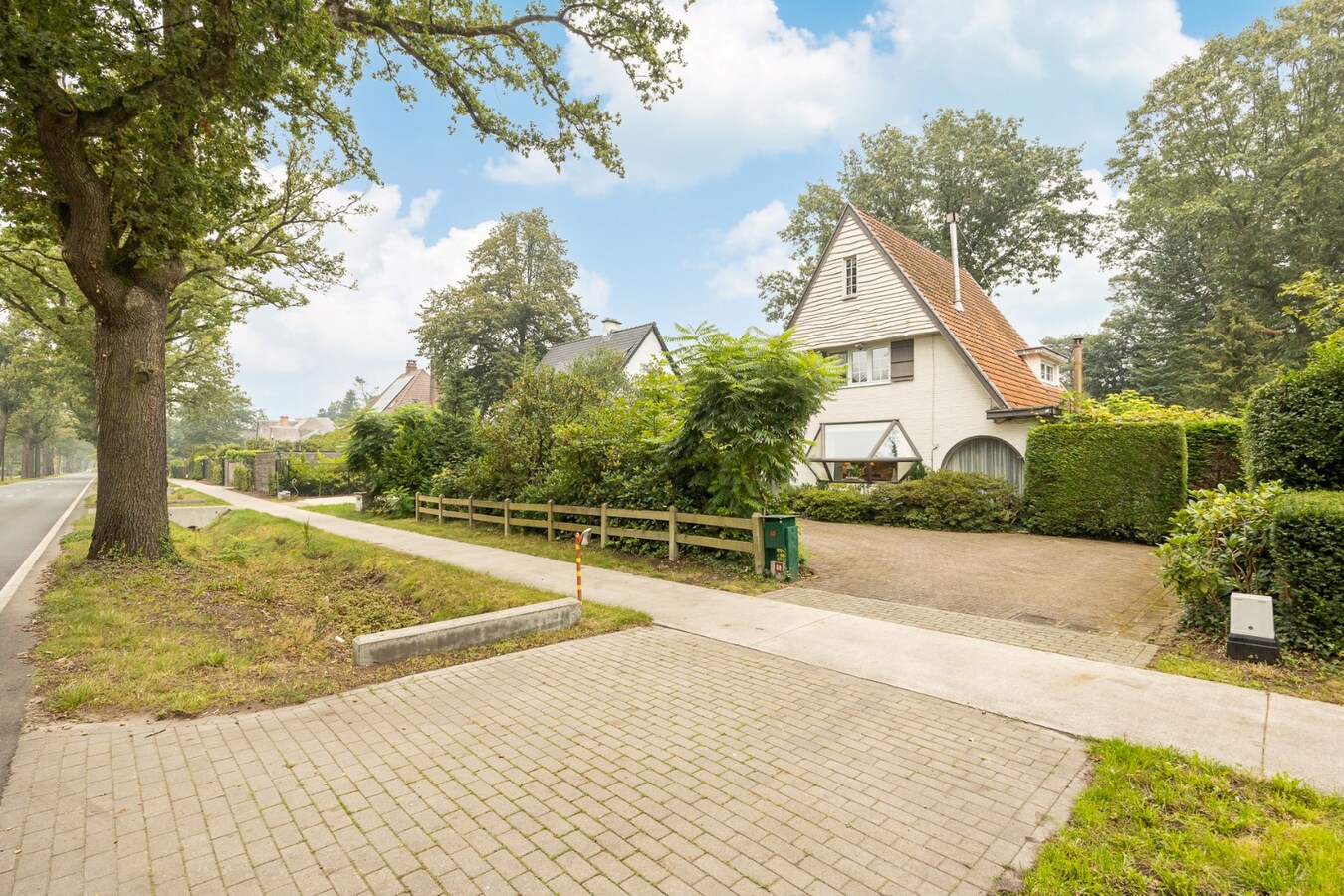 Karaktervolle villa op een perceel van  1.779 m&#178; te Schilde op wandelafstand van het centrum 