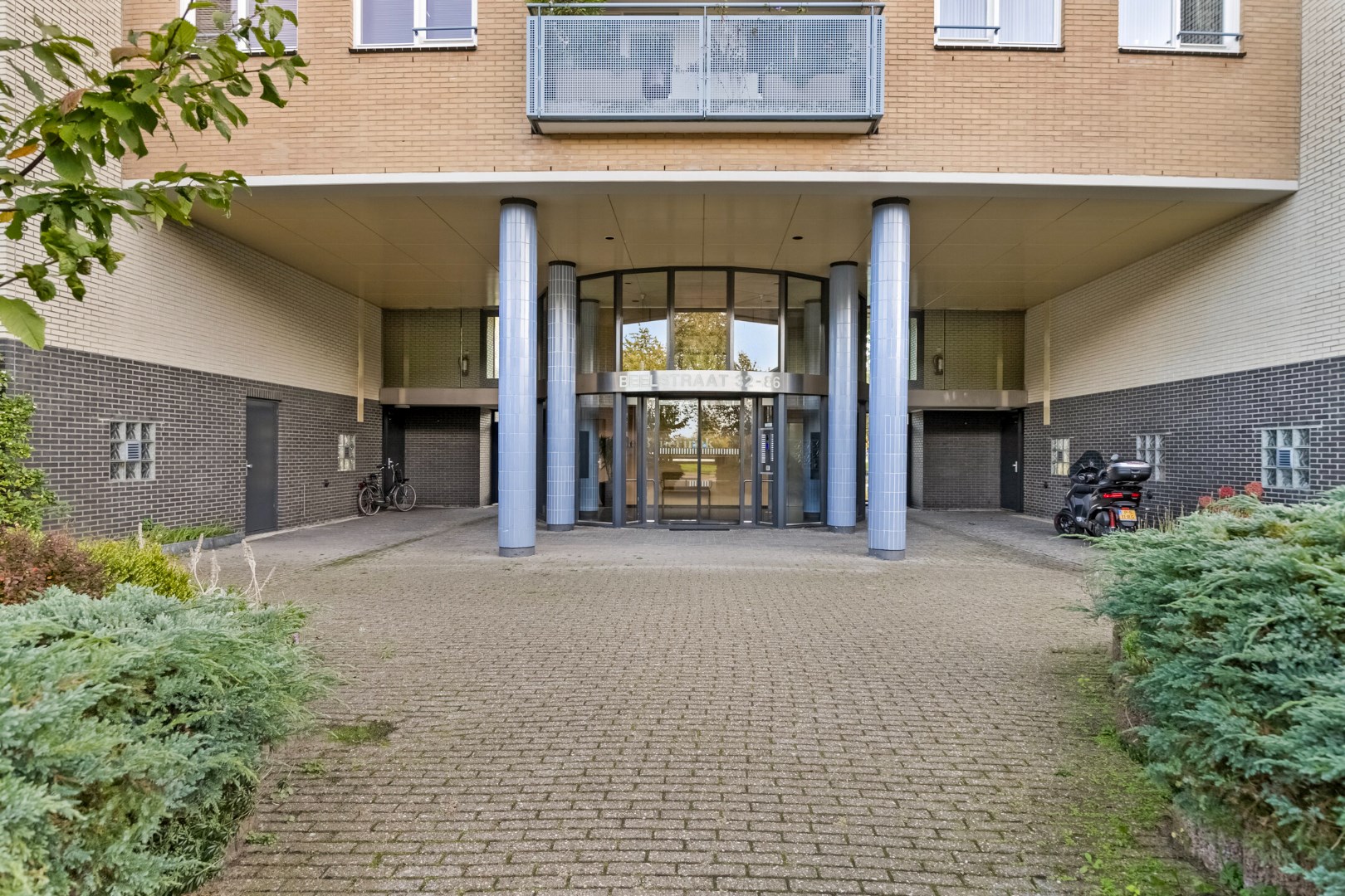 Aan het prinsenpark gelegen 3-kamer appartement met een ruim terras, eigen parkeerplaats en view naar de Skyline van Rotterdam! 