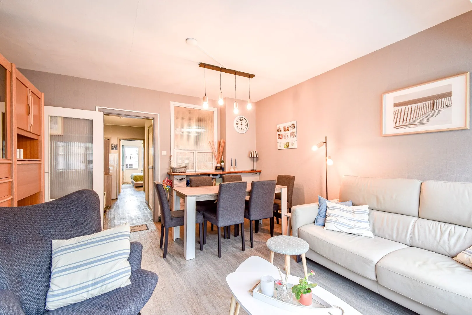 Instapklaar appartement met twee slaapkamers en terras op centrale ligging te Westende-Bad.